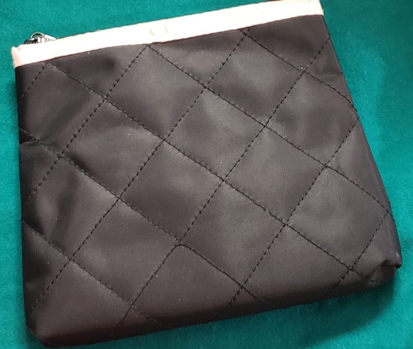 Mary Kay bundle compact unfilled and compact bag - Picture 4 of 6